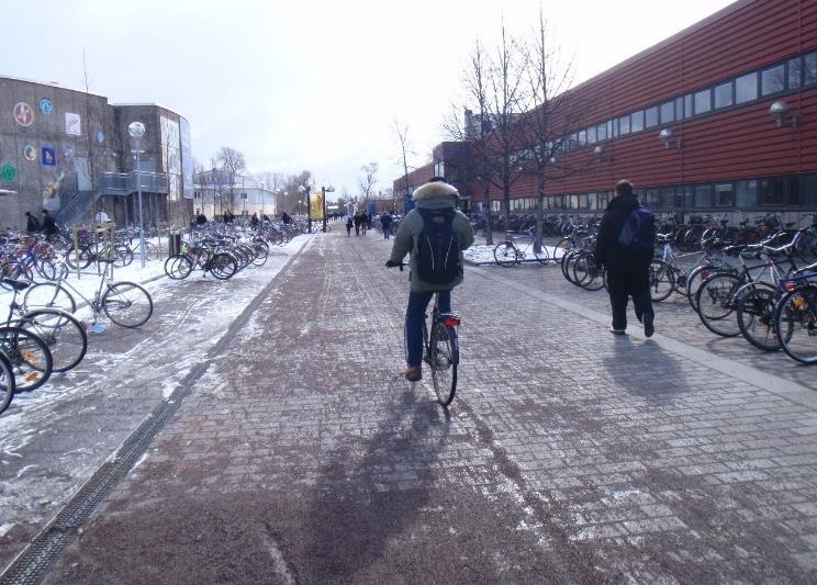 På den icke saltade sträckan ligger uppmätta friktionsvärden i huvudsak omkring 0,3 medan de flesta friktionsvärden på sopsaltstråket istället ligger omkring 0,9.