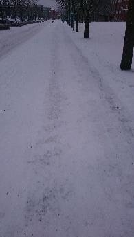 Då har vi lös snö på den sopsaltade sträckan och både is, packad snö och lös snö på