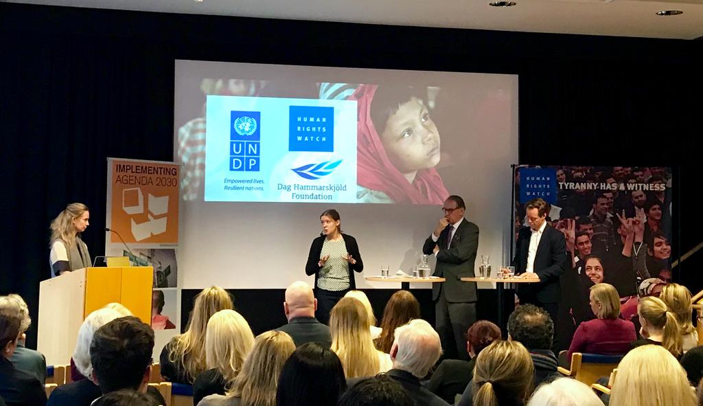 VERKSAMHETSBERÄTTELSE Kalenderåret 2018 Svenska Burmakommitténs ordförande Matilda Hald deltar i ett samtal om Burma tillsammans med f.d. vice generalsekreterare i FN Jan Eliasson och Måns Molander, chef för Human Rights Watch i Sverige och Danmark.