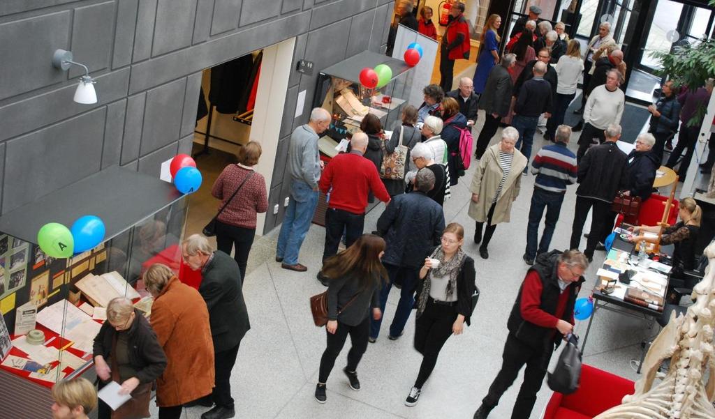 Besökarna kunde ta del av fyra olika föredrag: Livet är en fest musikrörelsens motsättningar av Kalle Lind, diversearbetare i kulturbranschen, Fest och glädje Dans och danskultur i 1700-och