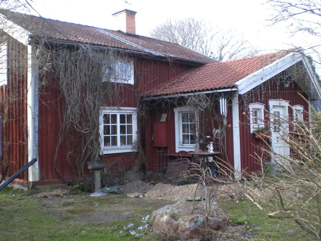 John Andersson föddes i Kilinge Vånga 1915 och avled i Kullerstad Raka Vägen 2000 Karin Andersson föddes i Gyllenborg Kaga 1915 och avled i Kullerstad Vickelbygården 2003.