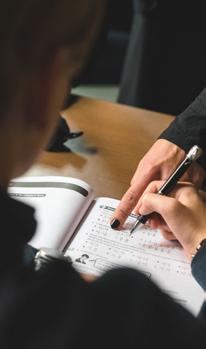 Vad säger eleverna och SOM VÅRDNADSHAVARE har man full koll på hur skolarbetet fortlöper. Man får bra överblick över alla ämnen och snabbt resultat från inlämningsuppgifter och prov.