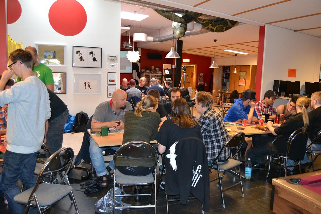 Magic Vi kommer ha fortsatt samarbete med SvenskaMagic, för att via dem erbjuda magic-scenen i Borås sanktionerade Friday Night Magic alla fredagar under det kommande året.