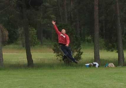 JUNIPÄRKEN Resultat Junipärken, frampärk, söndag den 15 juni i Stånga. 10 damlag och 21 herrlag kom till spel på Stanggmalmen.