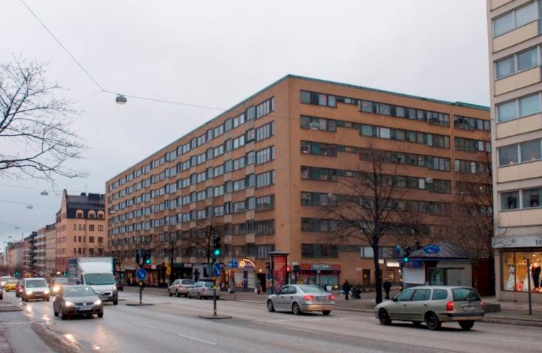 BEFINTLIG BEBYGGELSE OCH STADSBILD 3 (11) S-Dp 2004-15720-54 Kvarteret Plankan planerades i början av 1960-talet i det så kallade miljonprogrammets inledande skede.