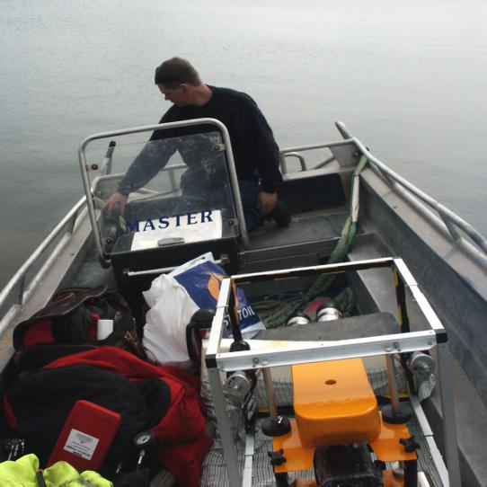 METOD 3.2 METOD På de utvalda lokalerna markeras på klippväggen, ca 1 meter över vattenytan, en s k nollpunkt.