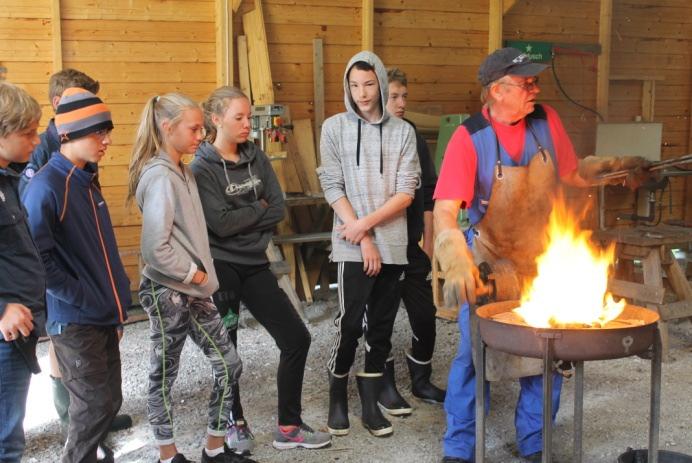 -Järnet måste värmas upp till ca 850 grader innan det kan