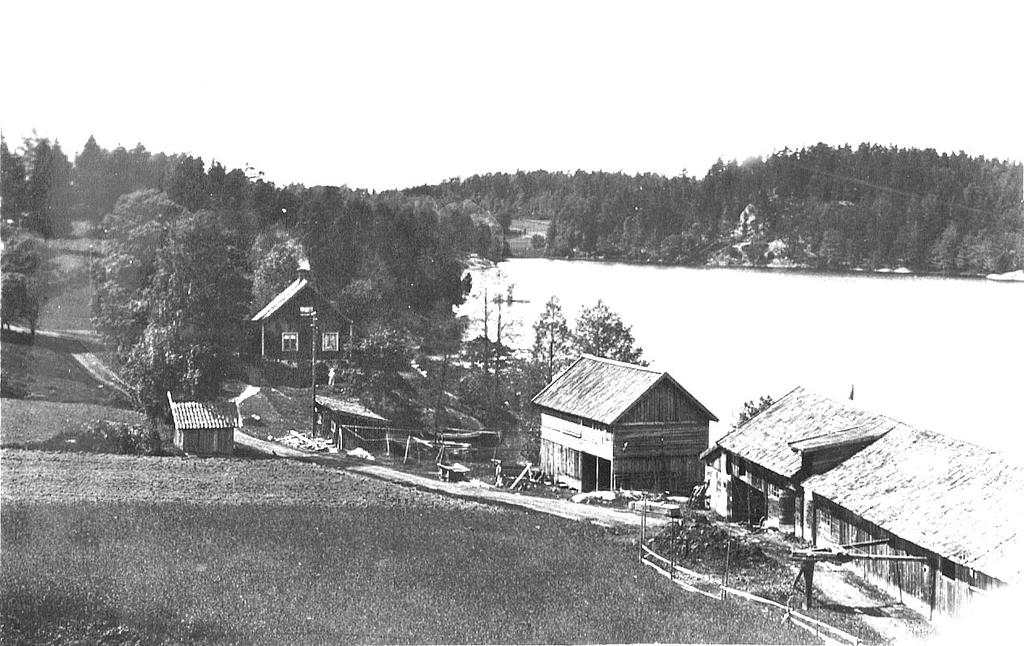 Byggnadsföreningen Folkets park m.m., och det blir aktuellt att arrendera ut gården. Där finns då kor, grisar, höns och två hästar. Tvätteriet var fortfarande en god inkomstkälla.