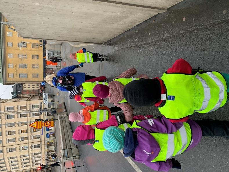 äldrebarnsavdelningen, talat om att barn hemma pratat