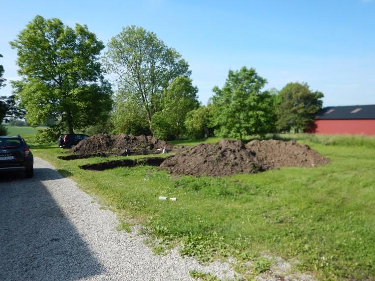 Fyndhantering. Förväntat fyndmaterial utgjordes främst av keramik, andra förväntade föremålskategorier var animalben och metallföremål.