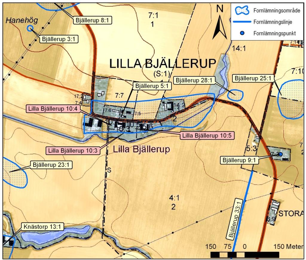 Fig. 4. Fornlämningar och aktuella fastigheter inlagda på utdrag ur Fastighetskartan 61D 7iS. Skala 1:7 500. och fyndsamling, fornlämning nr 18 respektive nr 9 och en gränsvall, fornlämning nr 33.