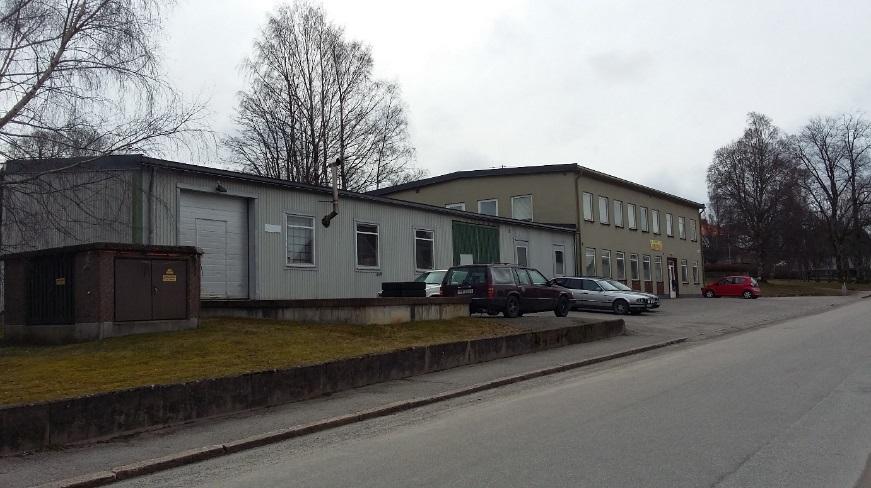 Planeringsförutsättningar Mark, vegetation och naturvärden Planområdet består nästintill enbart av hårdgjord yta med parkering och två sammanfogade byggnadskroppar.