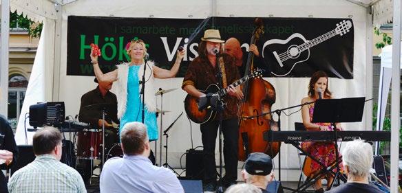 Cornelisdagen Förfesten Musikalisk fest på Mosebacke skön början på Cornelisdagen Jovisst lyste solen över Mosebacke torg även den där lördagen i slutet av augusti.