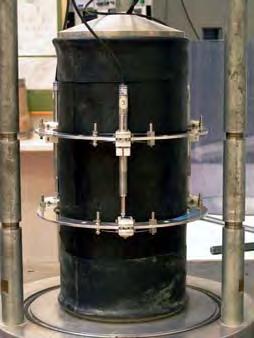 Ca 125 cm mellan bordet och tvärbalken. Rigg: 3 Elektronikrack, som startar pump och rätt rigg: 94-387 (Den grå i hörnet), Bild 4.