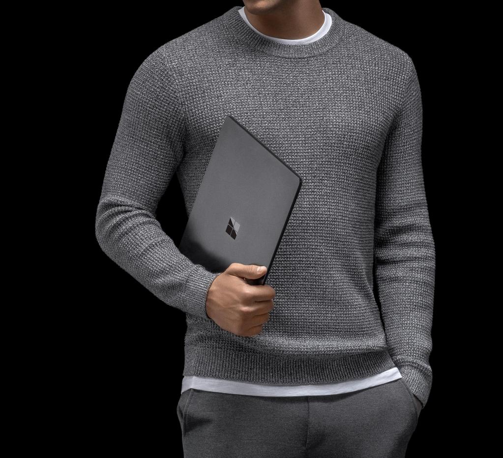 Alcantara tyg runt tangenterna och en fantastisk 13.5 PixelSense Display.