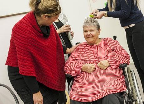 FORTGÅENDE BOENDESERVICE Seniorhem: Boendeservice för åldrande personer ges vid regionens seniorhem.