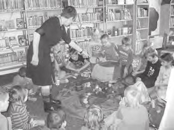 Das Büchereiteam Lucia und Britta Einladung zum ökumenischen Gottesdienst mit Kindersegnung Wir tragen ein Licht in die Welt Für wen?