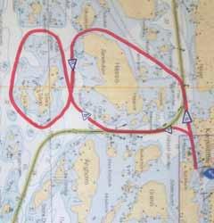 :s klubbhamn i Pimarmo är beläget i en vacker och lugn vik men vid inkörningen finns