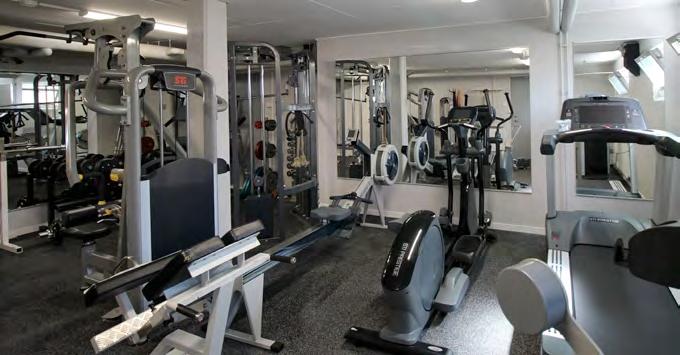 Vad gäller i brf Vikingens gym? Alla som vistas i gymmet gör det på eget ansvar. Personer under 15 år får inte vistas i gymmet. Gymmet är endast till för medlemmar och boende i brf Vikingen.