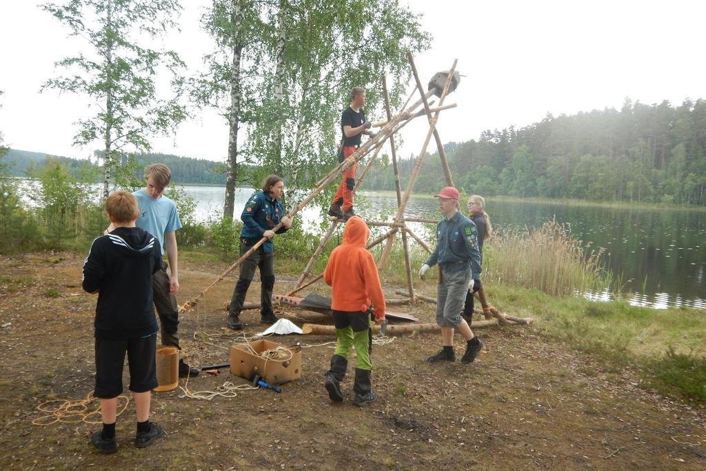 Till höstterminen fylldes avdelningen upp med de äldsta äventyrarna så att de sammanlagt blev 12 scouter.