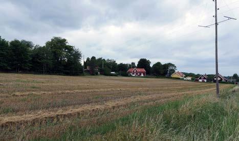 Småhus har under senare decennier tillkommit sydväst och sydost om byn. Kring byn ligger de utflyttade gårdarna. I Kungslena bor idag cirka 100 personer.