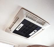 Dessutom kan andra BUS-kompatibla komponenter såsom värme, klimatanläggning och elektriska takluckor styras centralt.