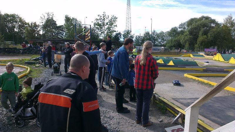 Bilaga 3 VÄSTERORTS RC SPORTKLUBB Sida 5 av 10 7.2 Spånga IP I samarbete med Spånga IP målades en trackbana upp under maj på den stora asfaltsplanen som används till bandyplan på vintern.
