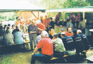 30 Uhr Spiel der Damenmannschaften Auderath-Kennfus Sonntag, 24.06.12 11.00 Uhr Einsegnung des Wegekreuzes am Bolzplatz 11.00 Uhr Frühschoppen 11:30 Uhr Mittagessen, u.a. Spießbraten 13.
