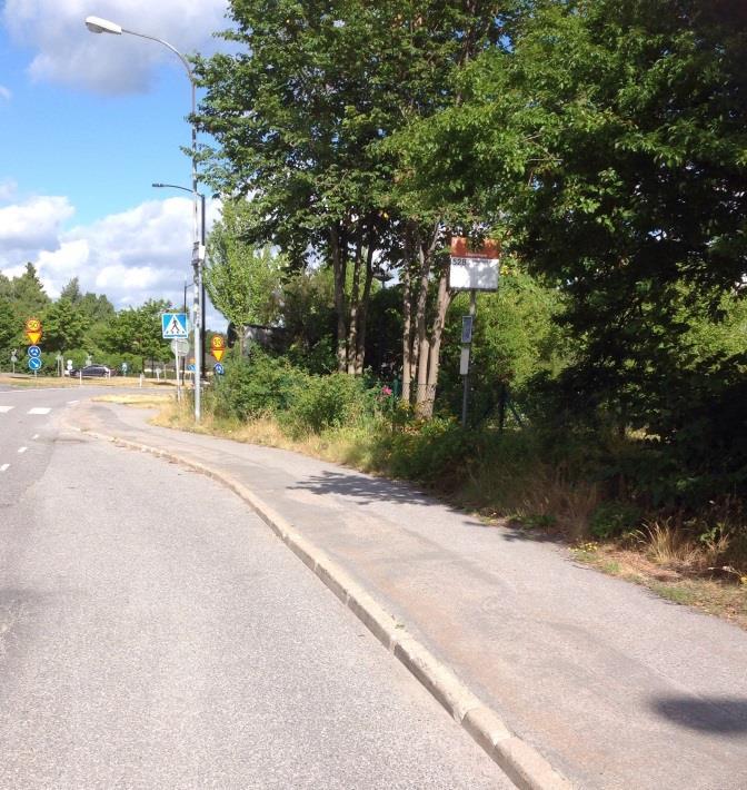 6 Beläggning och skyltning En del gator i Helenelund är ålderstigna vilket innebär att standarden ibland är bristfällig.