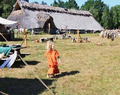 SKÄFTEKÄRR JÄRNÅLDERSGÅRD, GUIDNINGAR, EKOPARKSINFORMATION, FOSSIL- & GEOLOGIUTSTÄLLNING ÖPPET Järnåldersgården med långhuset, Ekoparksinformationen, Fossil- och geologiutställningen 1 juli - 16