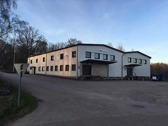 Planförhållanden och riktlinjer Enligt gällande detaljplan är området planlagt för ändamålet småindustri med en nordlig och en sydlig del som skiljs åt med en remsa som är avsatt för vägmark (se