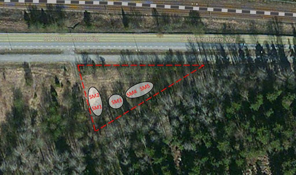 1 Figur 5.2 Provplan för markundersökningar på ängen på fastigheten Tumba 7:112. 5.2 Fältanalyser XRF-instrument av typ NITON XLt användes för att scanna av fyllningsjorden som påträffades med avseende på metallinnehåll.