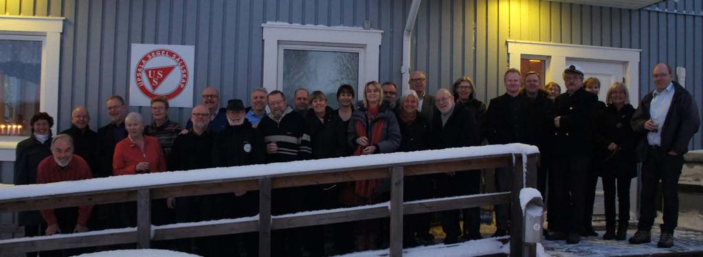 6/12/24-timmarskommitténs julbord 2012 I år var vi 28 personer som kom till USS klubbhus på Skarholmen för att ta del av årets julbord, som bestod av en jultallrik till var och en och därefter kaffe