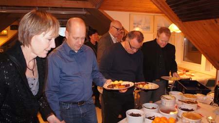 Det var som vanligt en trevlig kväll med mycket seglingsprat innan man skildes åt för att ta sig hem i kylan.