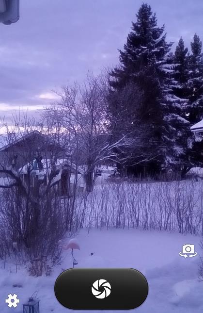 8. Kamera Med den inbyggda kameran kan man ta egna bilder som kan användas för att symbolisera olika aktiviteter eller för att ta bilder på personer. När man startar Kamera visas sökarvyn.