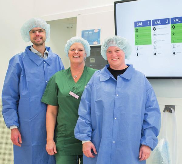 PATIENTSÄKERHET Samverkan kring patientsäkerhet nya rutiner vid risk för fukt Anita Karlin, operationsavdelning 1 och Per Värmsjö, Västfastigheter De nominerade, med respektive kollegor, har