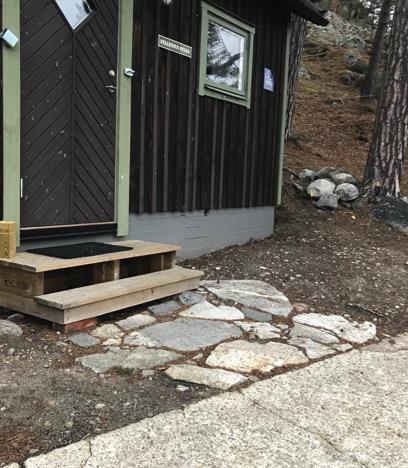 Under brädorna fann vi betonggångar från den ursprungliga sälstationen, vilka varsamt restaurerades.