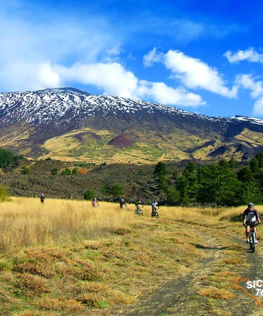 Mountainbike. MTB Tour from Etna to the sea.