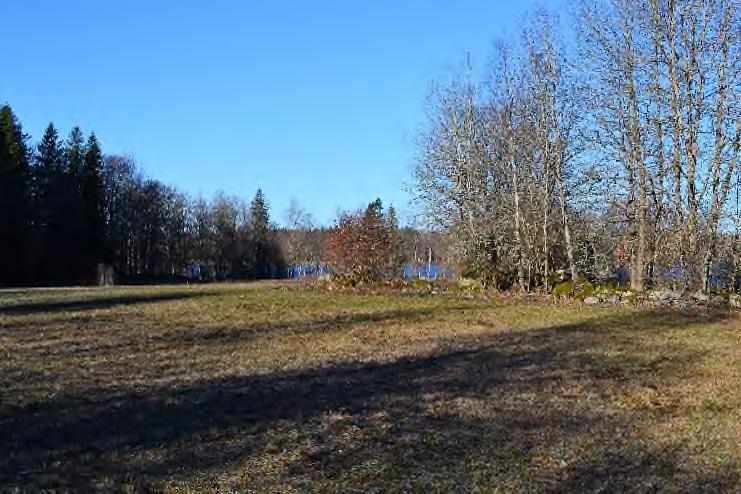 Gemensamhetsanläggning Nybro Björstorp GA:3 som avser byväg. Inteckningar Pantbrev om 600 000 kr följer fastigheten vid lagfaret köp.