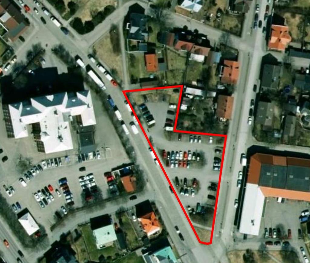Figur 3: Flygfoto över planområdet som ligger inom den röda markeringen. Området utgörs av en parkeringsyta.