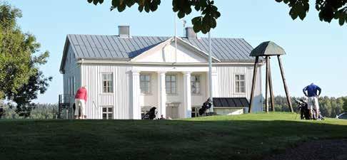 Med rötterna i Åmål har Rebecca inga problem att finna sig tillrätta i lugnet som råder på Forsbacka. - Jag vill bevara atmosfären som den är, säger Rebecca.