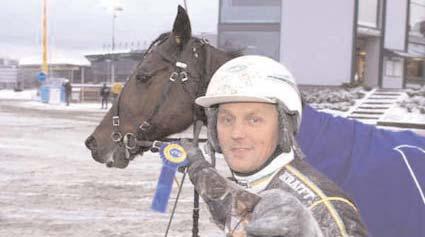 Baronet Won 15,6 465 Jansson Torbjörn Stefano Pueblo* (FI) dug 36 Kontio Jorma Segrare: valack 7 år e. Smasher-As Always. Ägare: AB Paddan, Alnö. Uppfödare: Carlsson Inge, Istorp.