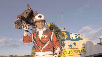 Tränare: Goop Björn, Göteborg Totalisatoromsättning: 819.991 kr. Odds: 2,98. Plats: 1,48-1,46-1,68. E3-final, öppen klass (Gr I Int) Eskilstuna 3 juli. Lätt bana. 1.600.000 kr. 2140 m.