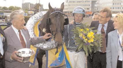 Grupplöpningar Sweden Cup, final Solvalla 29 maj. Lätt bana. 925.000 kr. 1609 m. 1 Digger Crown 10,7 500.000 34 Johansson Stig H 2 Giant Superman 10,9 250.