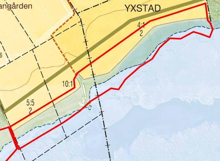 Yxstad strand 12 ha Området är röjt under senare år och betas därefter med högt tryck. Ängen är smal men öppen och utan träd/buskar förutom i västra kanten. Blå bården är öppen hela våren.