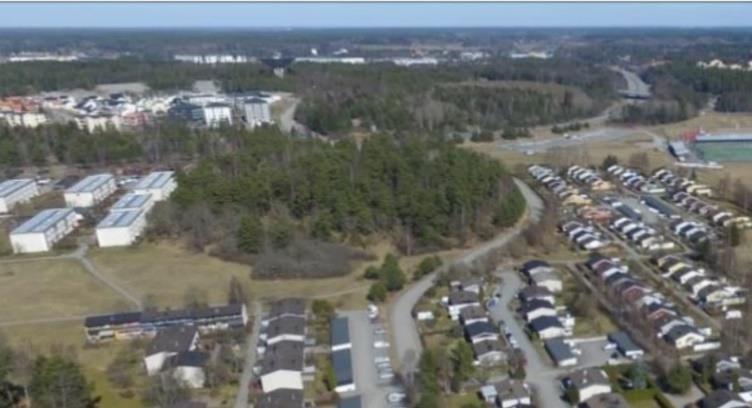 Utkast 1 2019-01-05 8 Pettersberg Torpet Pettersberg (ibland även Pettersborg eller Pettersburg) ligger i södra skogskanten vid berget mellan Rönnbärsvägen och Körsbärsvägen.