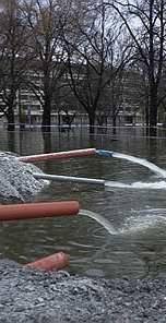 Hantering av översvämningsrisker - översvämningsdirektivet Trädde i laga kraft 26/11 2007 Implementeras i svensk lagstiftning senast 26/11 2009 Steg 1 - preliminär