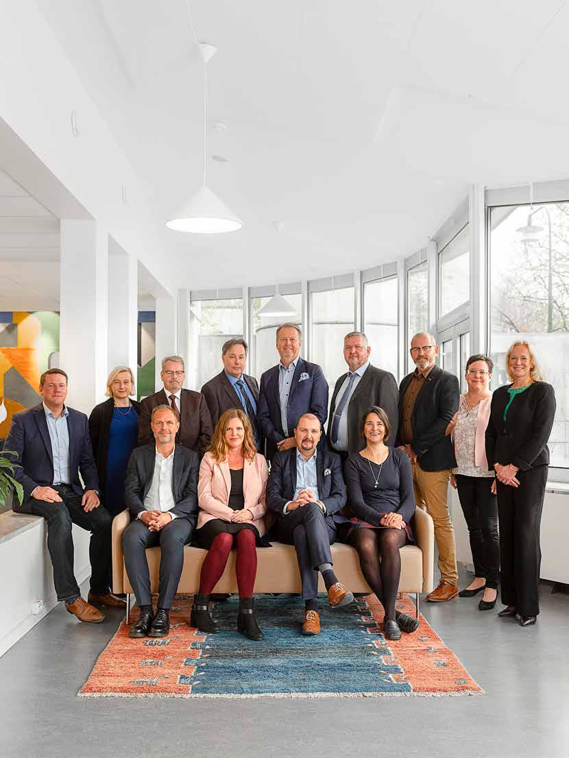 Styrelsen för Folksam Liv Bakre raden från vänster Tobias Baudin Cecilia Hermansson Lars-Inge Larsson Mikael Täll, personalrepresentant Mikael Åbom Anders L Johansson, personalrepresentant Johan