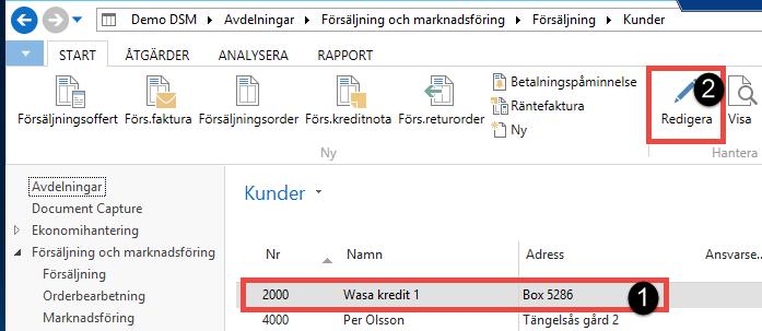 Markera kunden (1) och välj därefter