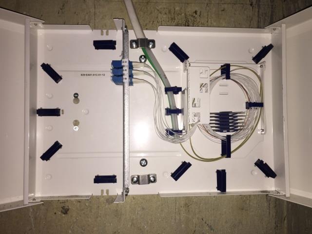 ändan av varje fiberlänk. Utgångspunkten bör vara centrala fördelningen. Detta görs för att både 1- och 2-fiberlänkar ska fungera med polarisationsväxling sändare/mot tagare.